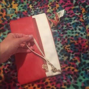 The Royal Standard clutch